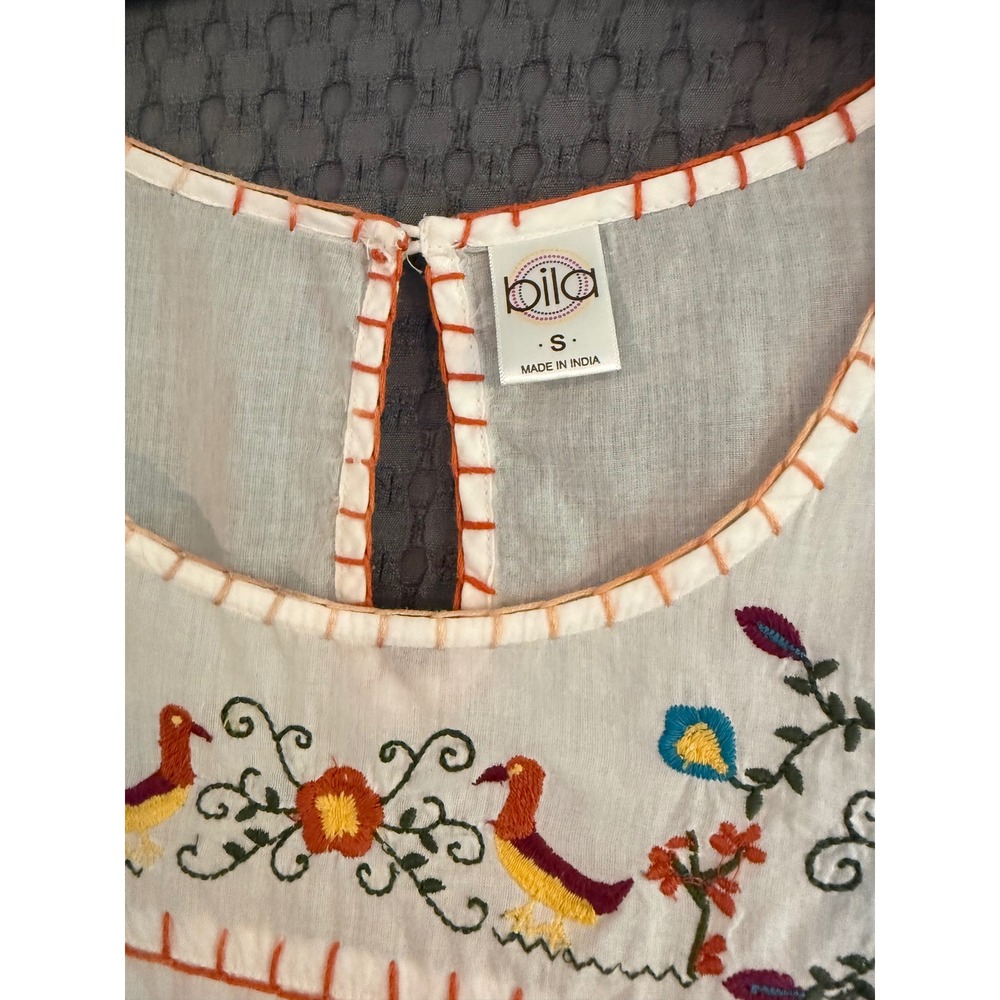 Bila Embroidered Blouse Womens S White Excellent Boho Floral Bird Peasant Top - Picture 3 of 5